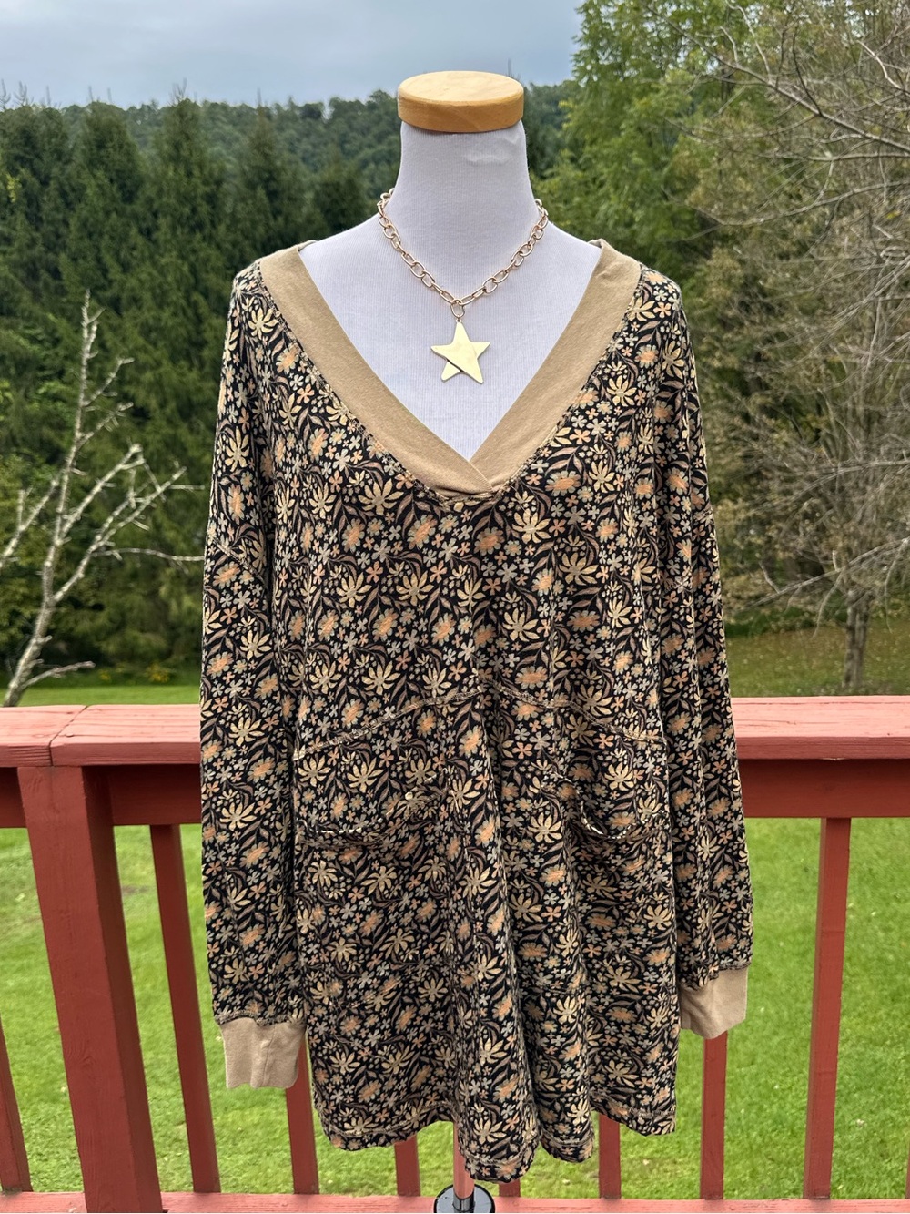 Natural Life Floral Daisies Long-Sleeve V-Neck Tunic Top